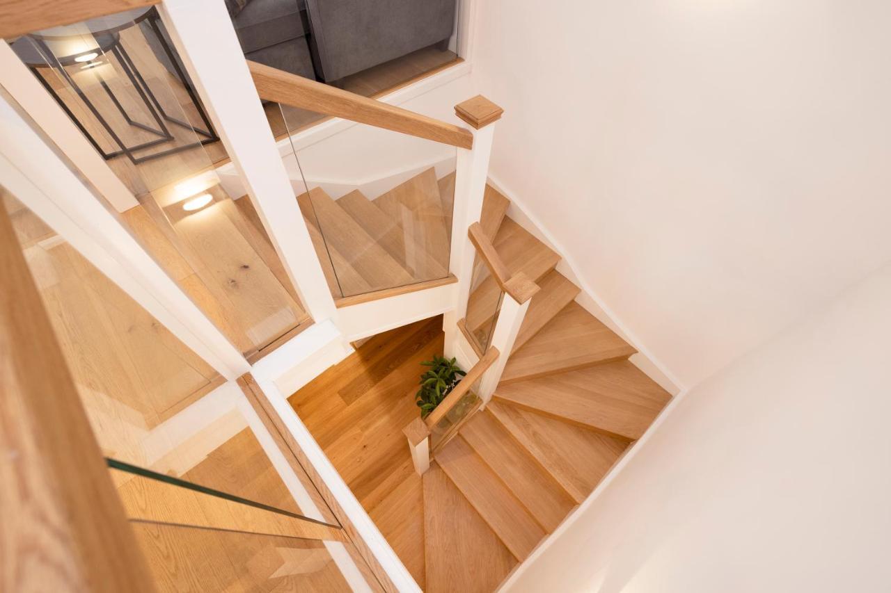Modern 3-storey 3-bedroom Appartement *